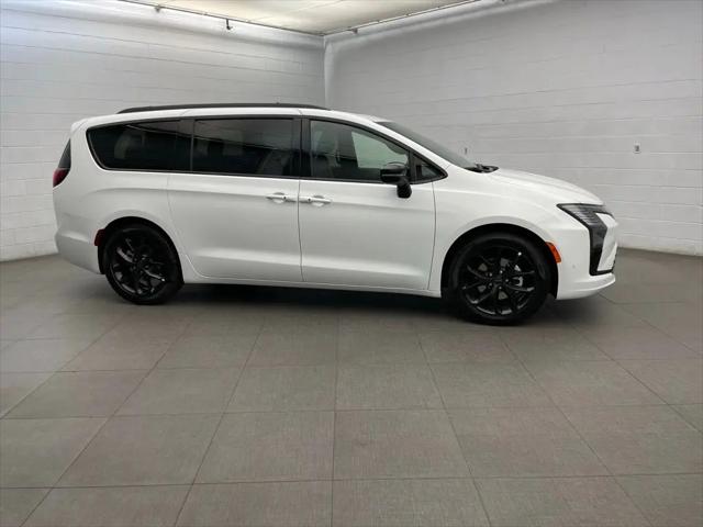 2027 Chrysler Pacifica Limited