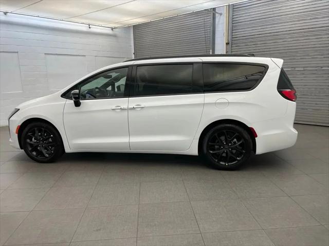 2027 Chrysler Pacifica Limited