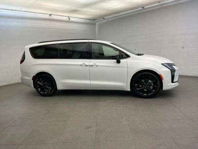 2027 Chrysler Pacifica Limited