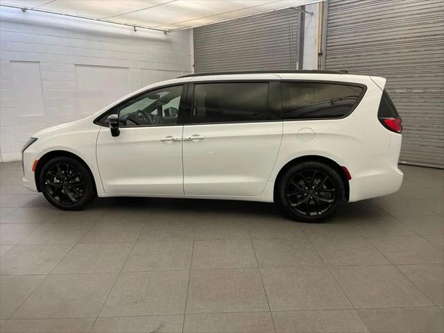 2027 Chrysler Pacifica Limited