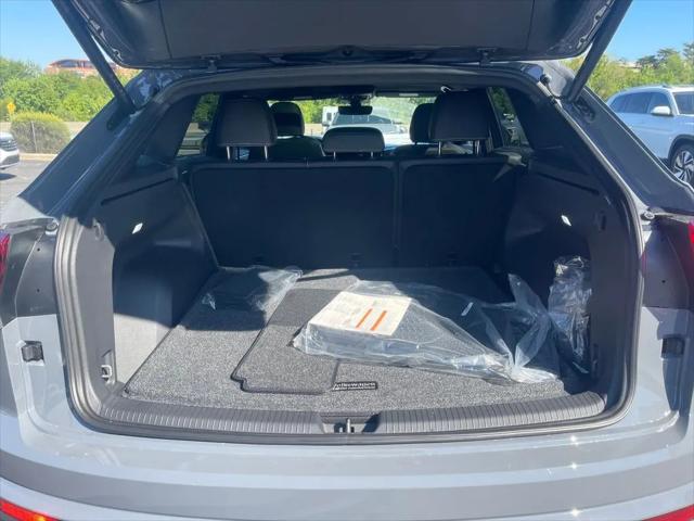 2026 Volkswagen Atlas Cross Sport SE with Technology