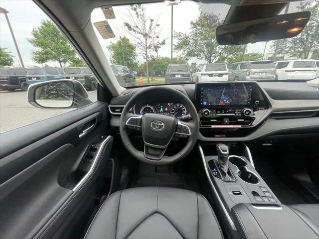2025 Toyota Highlander Hybrid XLE