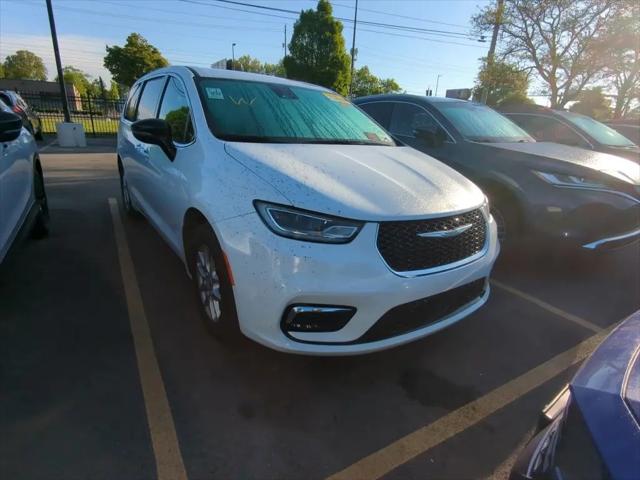 2024 Chrysler Pacifica Touring
