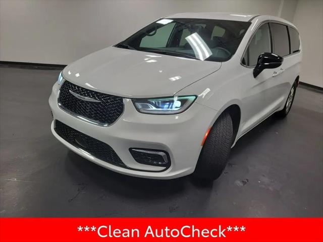 2024 Chrysler Pacifica Touring