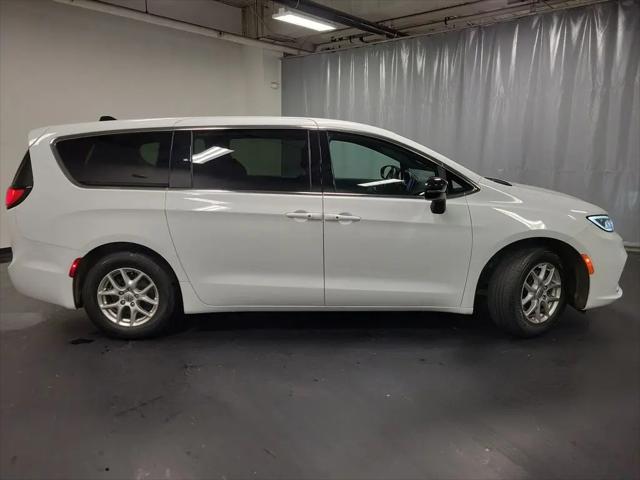 2024 Chrysler Pacifica Touring