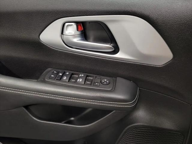 2024 Chrysler Pacifica Touring