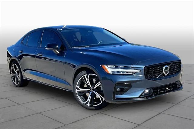 2024 Volvo S60 B5 Core Dark Theme