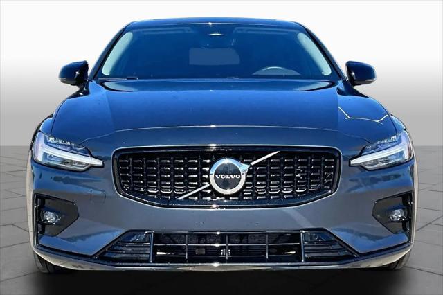 2024 Volvo S60 B5 Core Dark Theme
