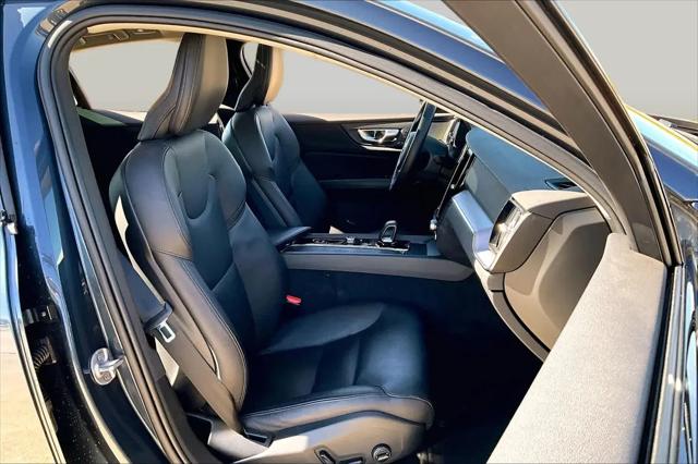 2024 Volvo S60 B5 Core Dark Theme