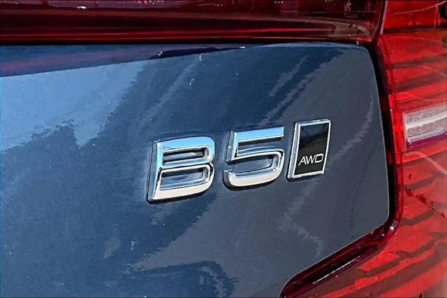 2024 Volvo S60 B5 Core Dark Theme