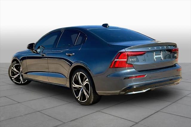 2024 Volvo S60 B5 Core Dark Theme