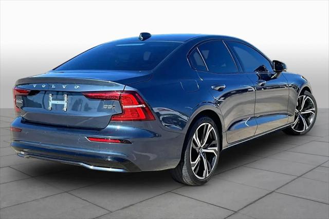 2024 Volvo S60 B5 Core Dark Theme