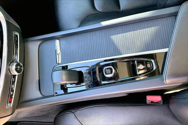 2024 Volvo S60 B5 Core Dark Theme