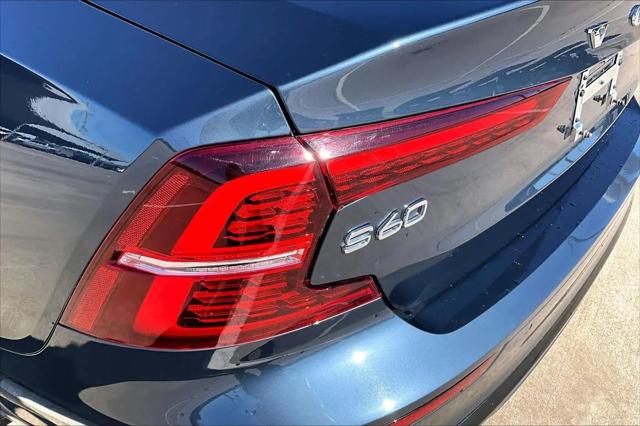 2024 Volvo S60 B5 Core Dark Theme