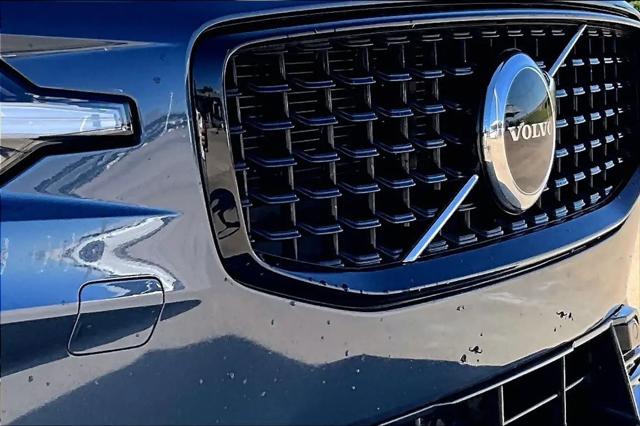 2024 Volvo S60 B5 Core Dark Theme