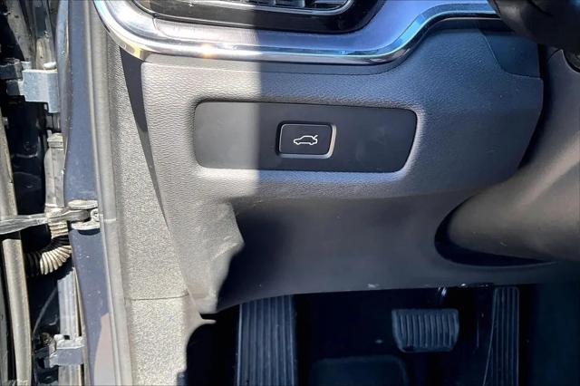2024 Volvo S60 B5 Core Dark Theme