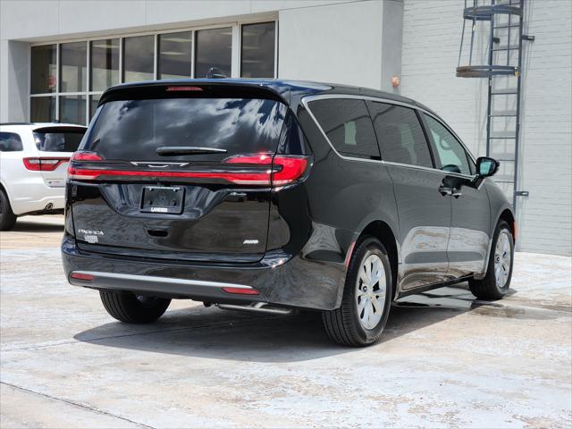 2027 Chrysler Pacifica Select