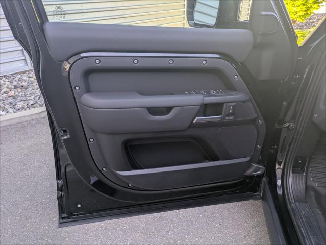 2026 Land Rover Defender P400 X-Dynamic SE