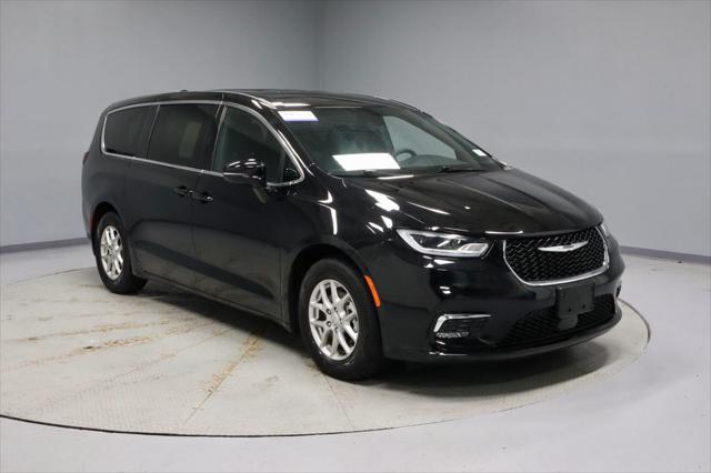 2025 Chrysler Pacifica Select for sale near Groveport, OH