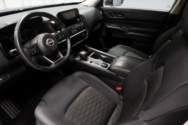 2025 Nissan Pathfinder SV 4WD