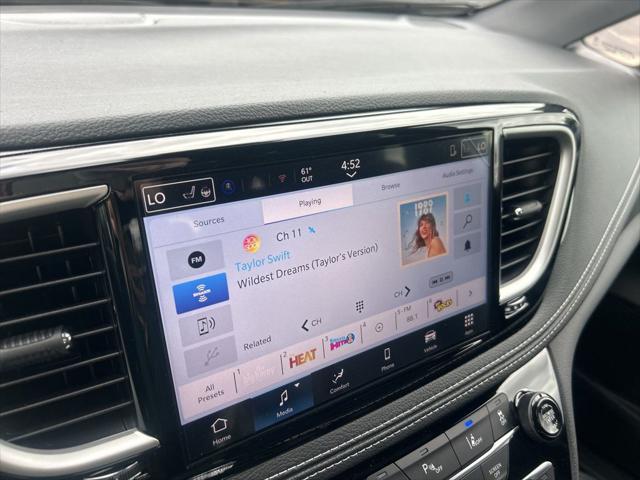 2026 Chrysler Pacifica Select AWD