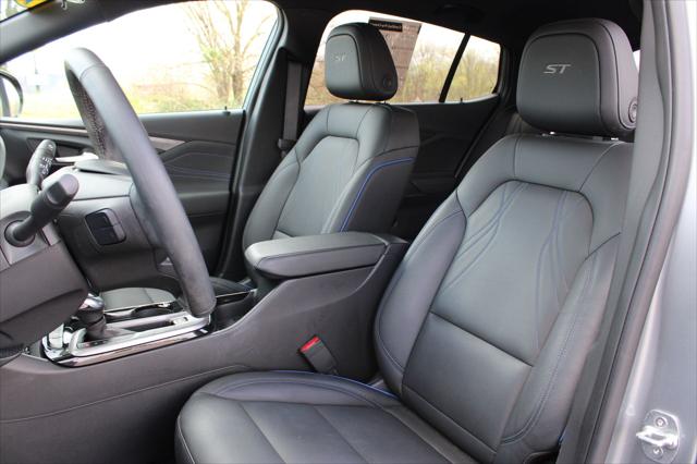 2024 Buick NV Sport Touring FWD