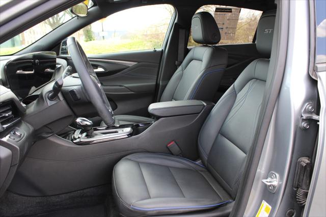 2024 Buick NV Sport Touring FWD
