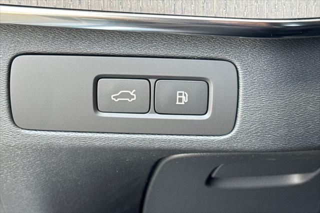 2026 Volvo XC90 Plug-In Hybrid Ultra, T8 AWD, Electric/Gasoline, Bright, 7 Seats