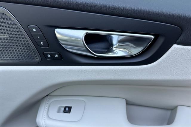 2026 Volvo XC60 Plug-In Hybrid Ultra, T8 AWD Electric/Gasoline, Dark