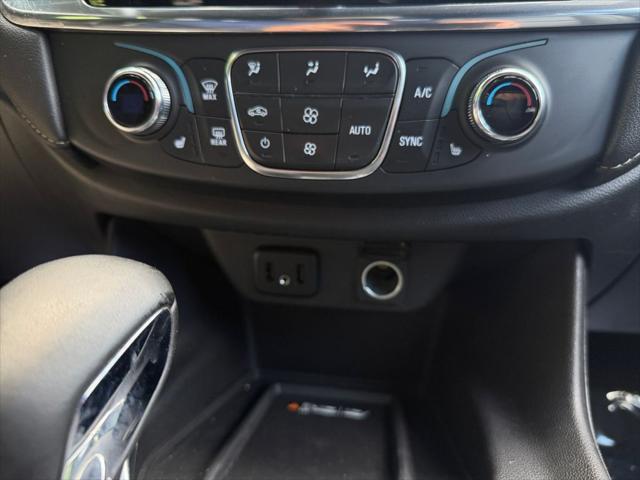 2023 Chevrolet Traverse AWD LT Leather