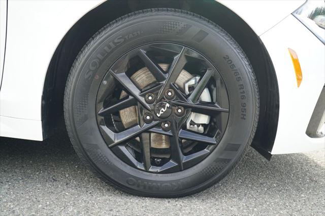 2025 Kia K5 LXS