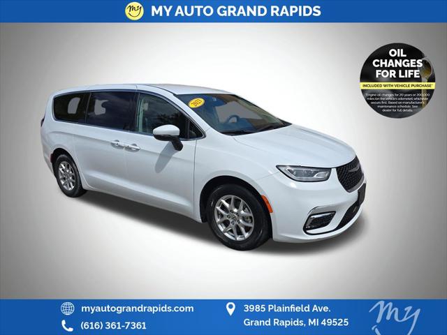 2023 Chrysler Pacifica Touring L for sale in Grand Rapids, MI