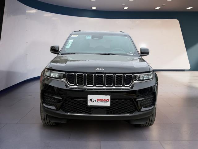 2026 Jeep Grand Cherokee Laredo 4x2