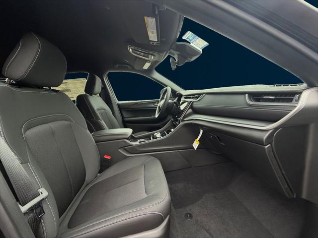 2026 Jeep Grand Cherokee Laredo 4x2
