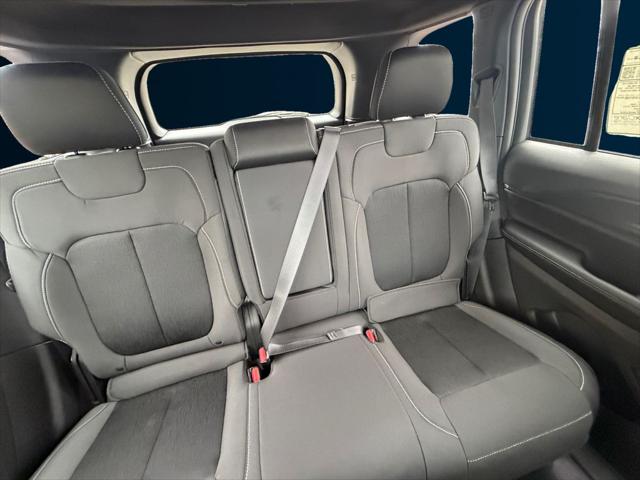 2026 Jeep Grand Cherokee Laredo 4x2