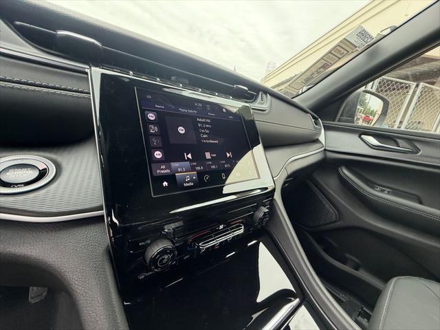 2026 Jeep Grand Cherokee Laredo 4x2