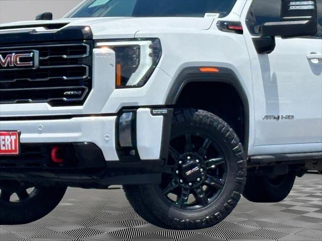 2024 GMC Sierra 2500HD 4WD Crew Cab Standard Bed AT4