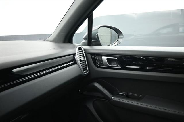 2023 Porsche Cayenne Base
