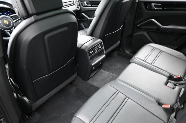 2023 Porsche Cayenne Base