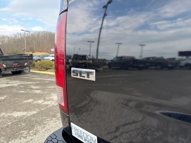 2023 Ram 1500 Classic SLT Crew Cab 4x4 5'7" Box