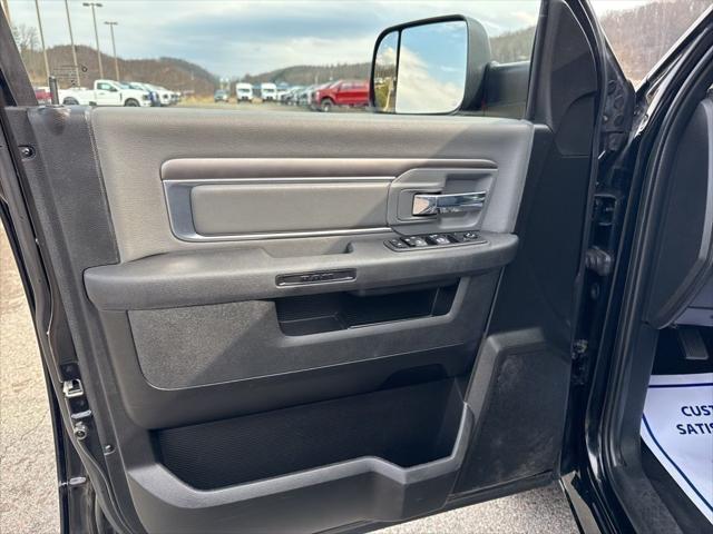 2023 Ram 1500 Classic SLT Crew Cab 4x4 5'7" Box