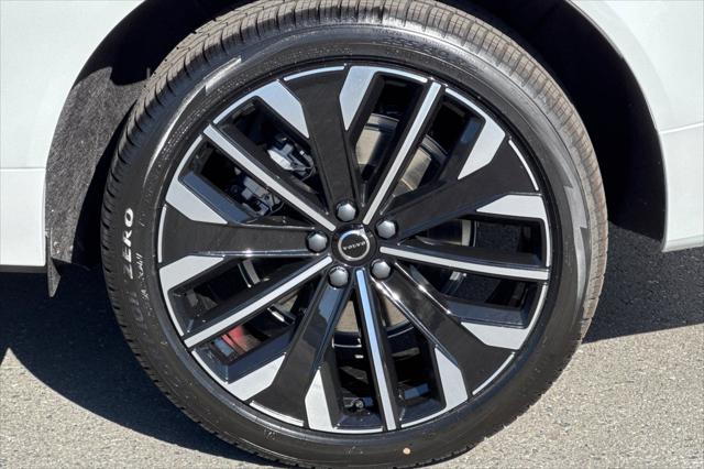 2026 Volvo XC60 Plug-In Hybrid Ultra, T8 AWD Electric/Gasoline, Dark