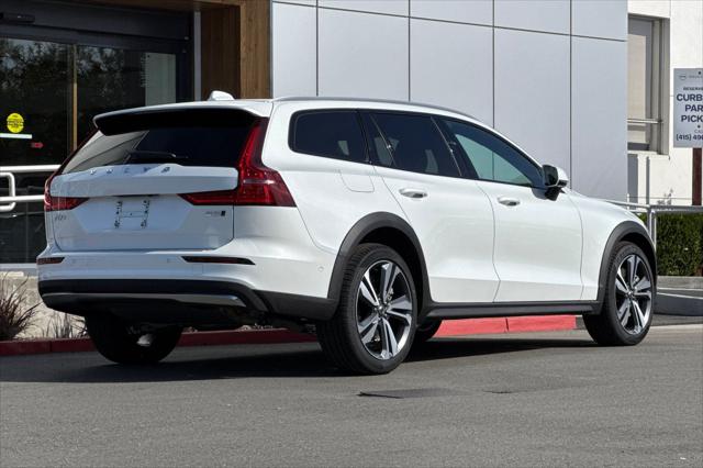 2026 Volvo V60 Cross Country Plus, B5 AWD Gas (mild hybrid)