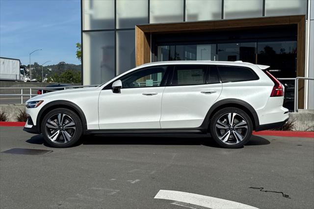 2026 Volvo V60 Cross Country Plus, B5 AWD Gas (mild hybrid)