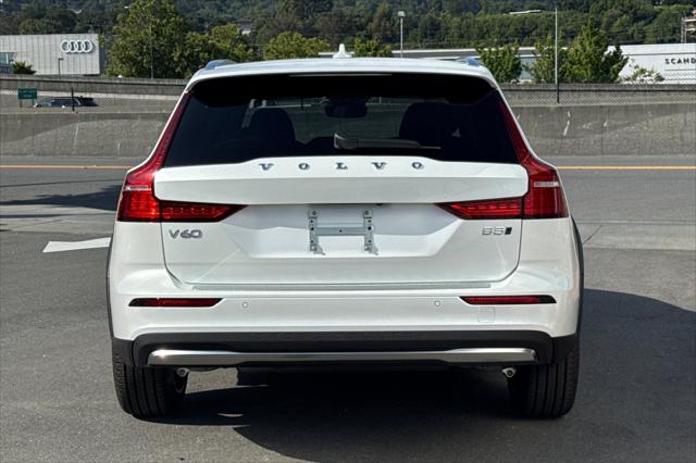 2026 Volvo V60 Cross Country Plus, B5 AWD Gas (mild hybrid)