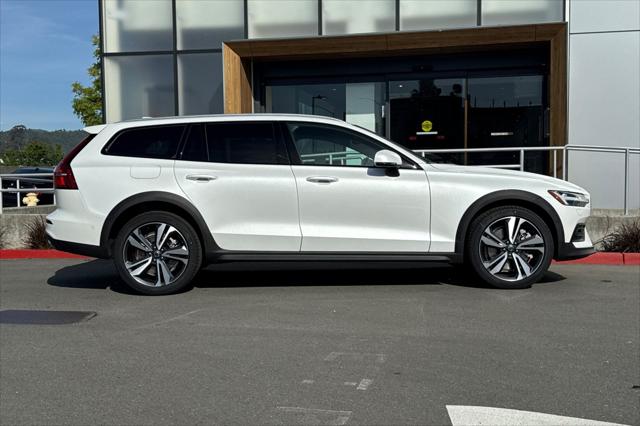 2026 Volvo V60 Cross Country Plus, B5 AWD Gas (mild hybrid)