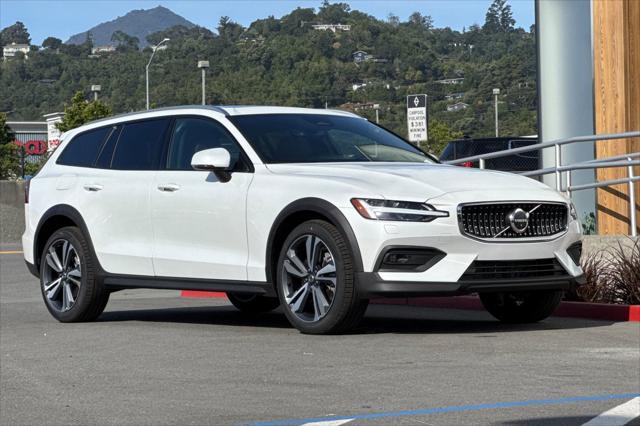 2026 Volvo V60 Cross Country Plus, B5 AWD Gas (mild hybrid)