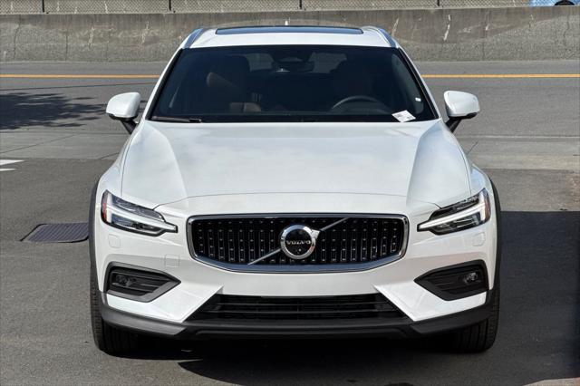 2026 Volvo V60 Cross Country Plus, B5 AWD Gas (mild hybrid)