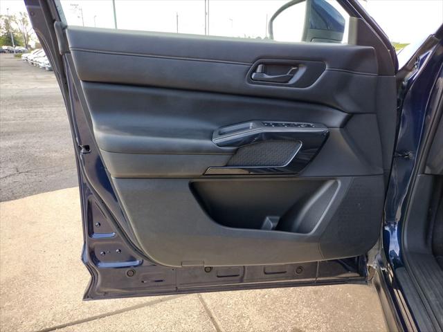 2025 Nissan Pathfinder SV FWD