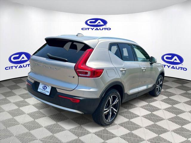 2024 Volvo XC40 B5 Core Bright Theme
